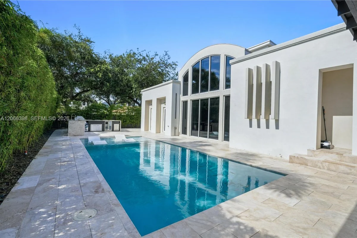16203 NW 82nd Pl, Miami Lakes: photo 1 of 43