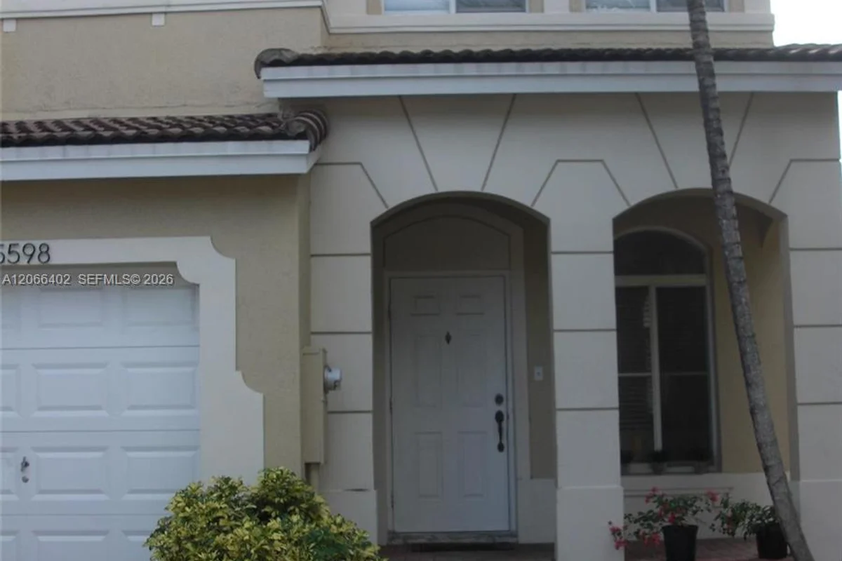 5598 NW 113th Ave, Doral: photo 1 of 65