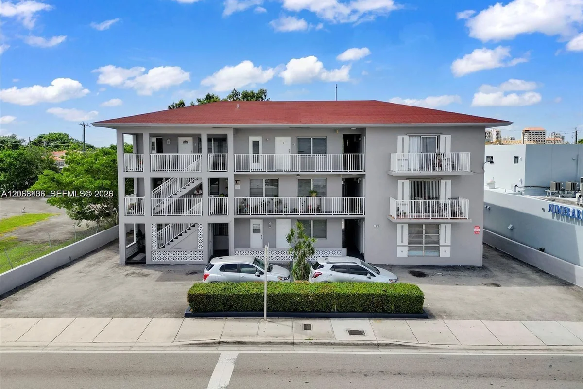 3424 W Flagler St #4, Miami: photo 1 of 2