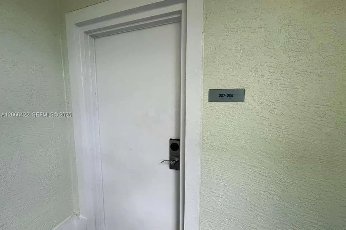 5300 NW 87th Ave #307, Doral: photo 1 of 17