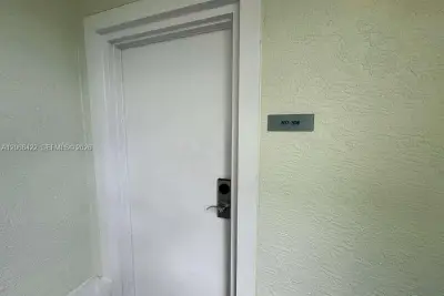 5300 NW 87th Ave #307, Doral: photo 1 of 17