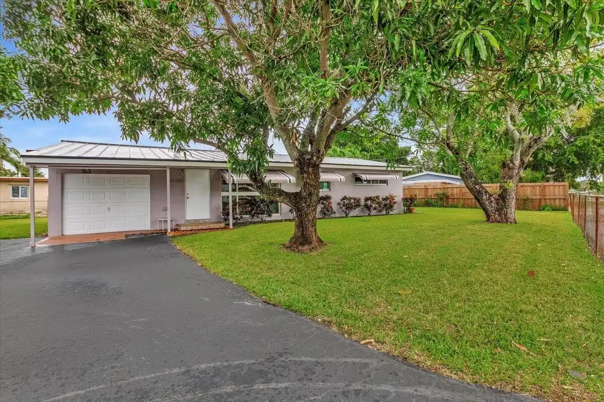2080 SW 38th Ave, Fort Lauderdale: photo 1 of 46