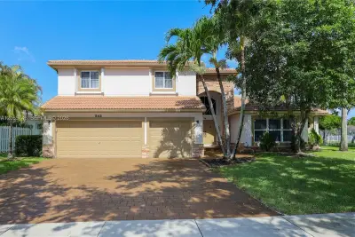 843 NW 131st Ave, Sunrise: photo 1 of 68
