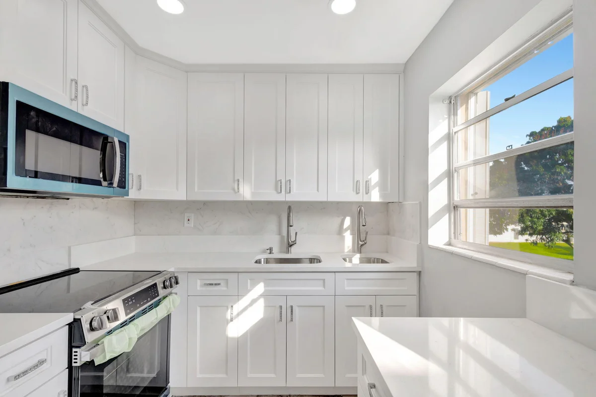 121 Bedford E, West Palm Beach: photo 1 of 36