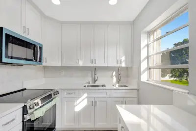 121 Bedford E, West Palm Beach: photo 1 of 36