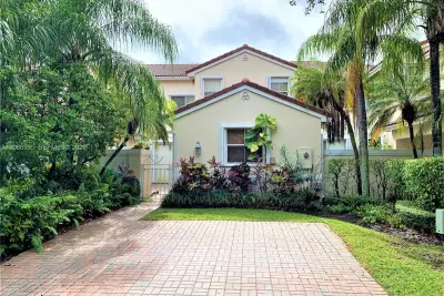 1130 Buttonwood Ln, Hollywood: photo 1 of 42