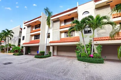 1401 NE 9th St #20, Fort Lauderdale: photo 1 of 25