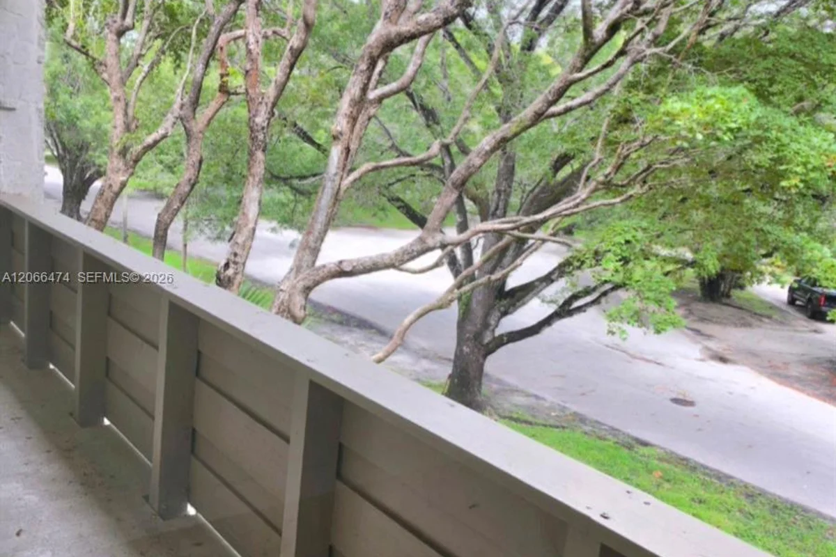 Condo in Coral Gables: photo 1 of 1