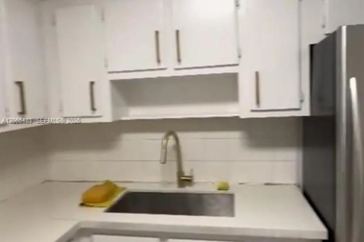 15225 NE 6th Ave #B310, Miami: photo 1 of 8