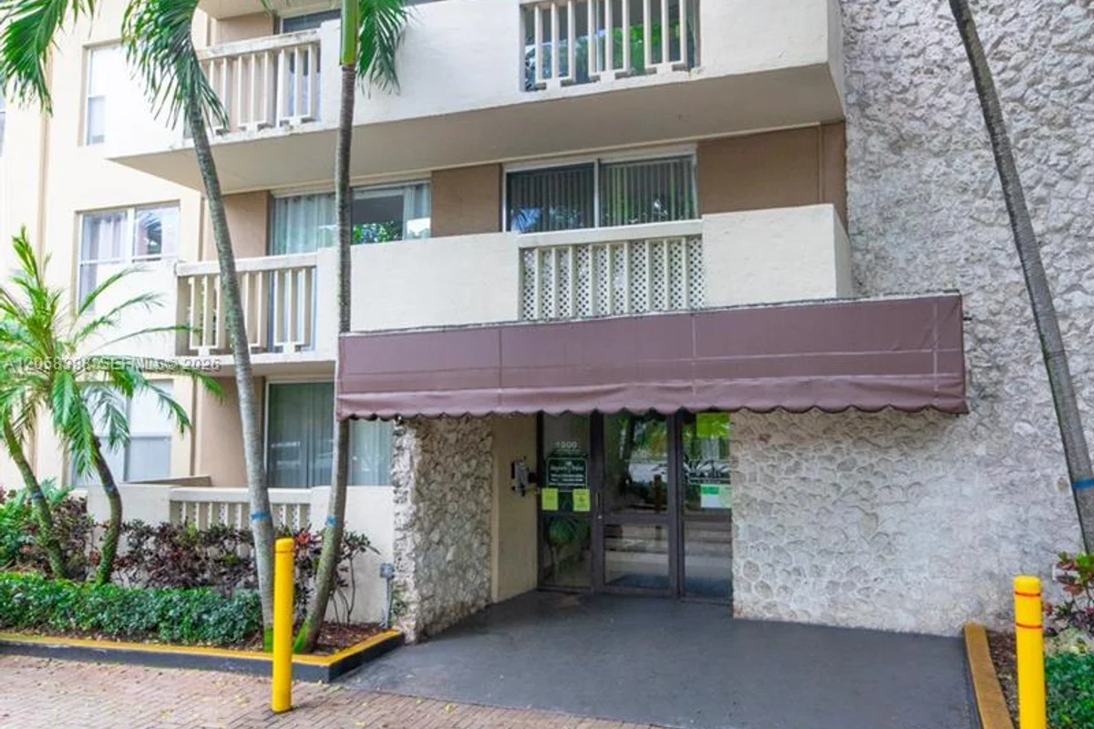 1800 Sans Souci Blvd #336, North Miami: photo 1 of 30