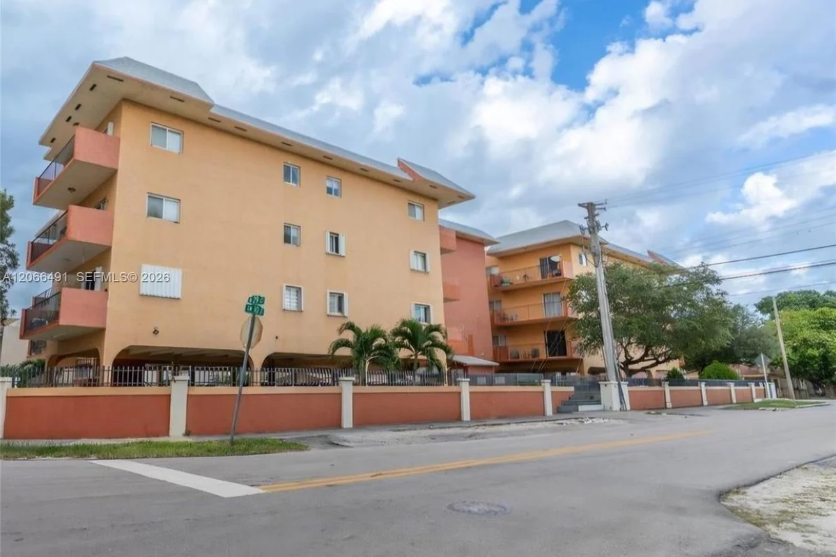 2921 SW 10th St #33, Miami: photo 1 of 13