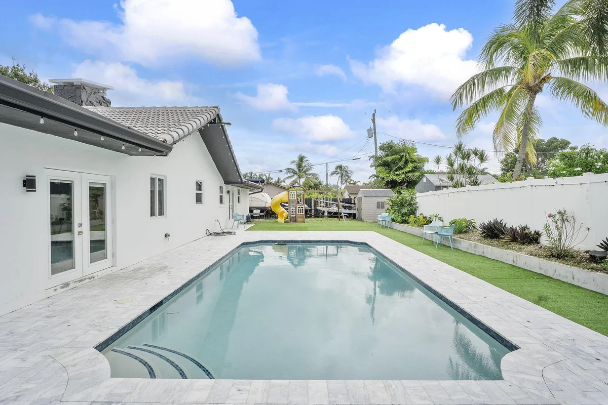 5800 SW 19th St, Plantation: photo 1 of 31