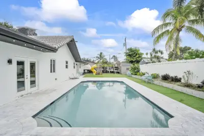 5800 SW 19th St, Plantation: photo 1 of 31