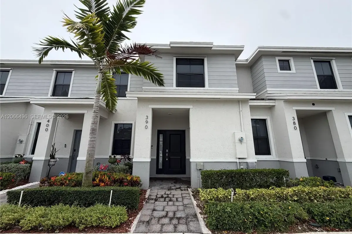 390 NE 12th St, Florida City: photo 1 of 27