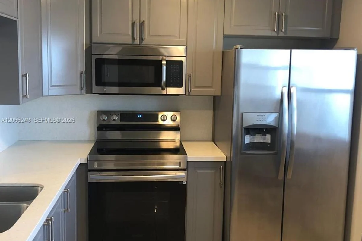 319 NE 14th Ave #707, Hallandale Beach: photo 1 of 19