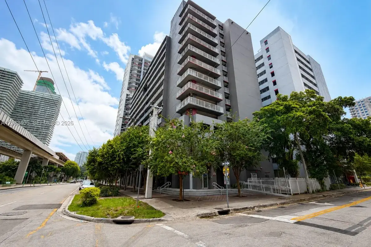 104 SW 9th St #1403, Miami: photo 1 of 27