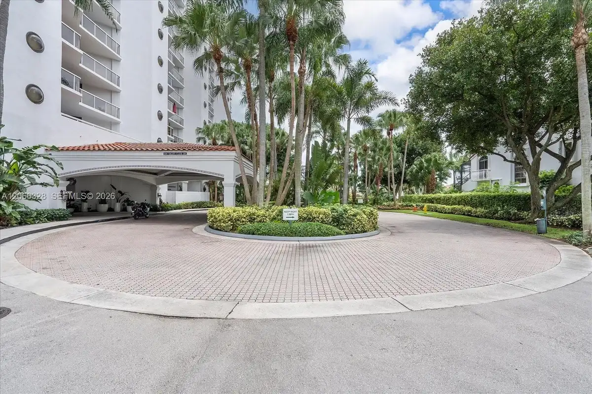 3610 Yacht Club Dr #1114, Aventura: photo 1 of 69