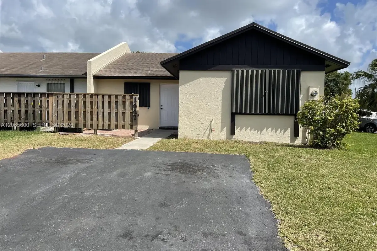 1447 Towhee St, Homestead: photo 1 of 14