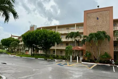 4024 Newcastle B, Boca Raton: photo 1 of 11
