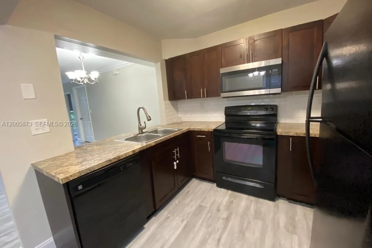 446 NE 210th Cir Ter #101-6A, Miami: photo 1 of 14