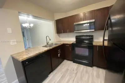 446 NE 210th Cir Ter #101-6A, Miami: photo 1 of 14