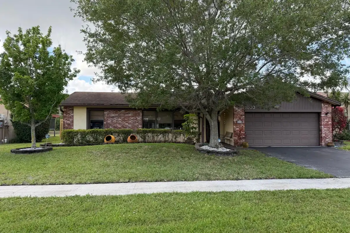 9500 NW 31st Pl, Sunrise: photo 1 of 15