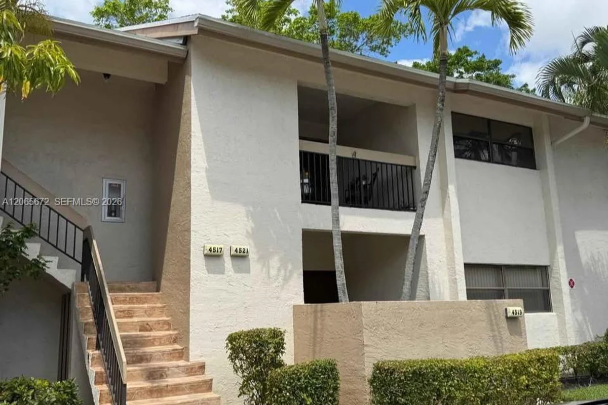 Condo in Coconut Creek: photo 1 of 14