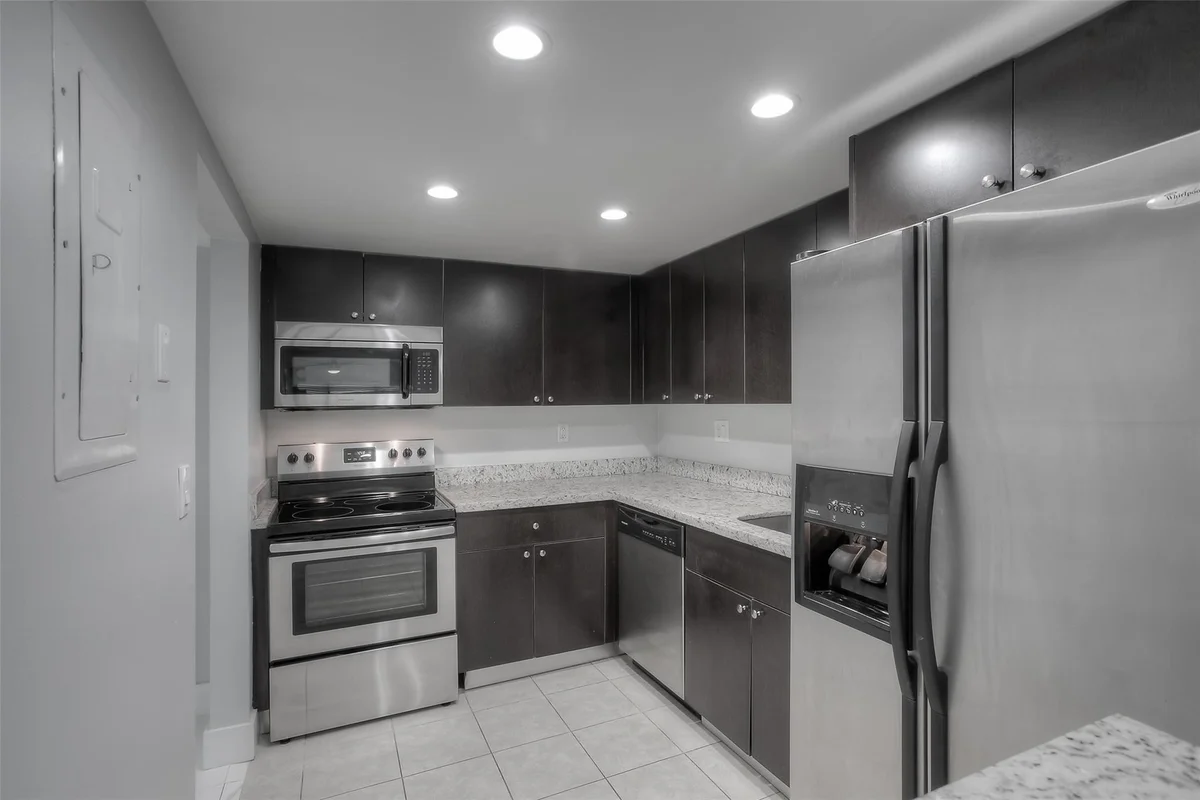303 Racquet Club Rd #312, Weston: photo 1 of 10