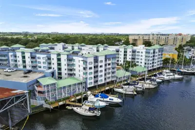 2415 NW 16th St Rd #315, Miami: photo 1 of 28