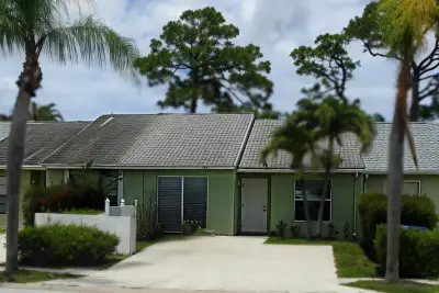 134 Oakwood Dr, Jupiter: photo 1 of 17