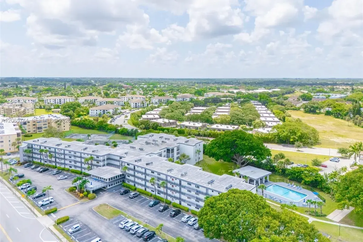 9233 SW 8th St #208, Boca Raton: photo 1 of 26