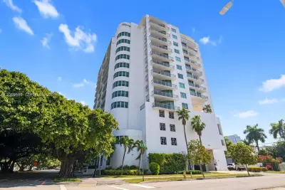 2021 SW 3rd Ave #602, Miami: photo 1 of 13