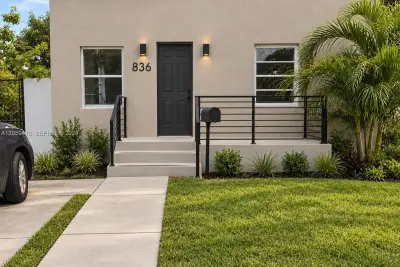836 NW 29th Ter, Miami: photo 1 of 8