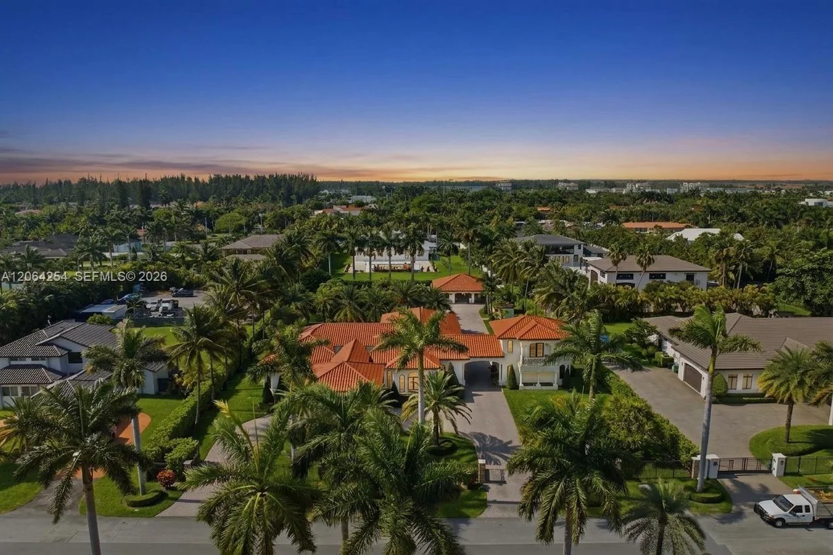 10181 NW 131st St, Hialeah Gardens: photo 1 of 49