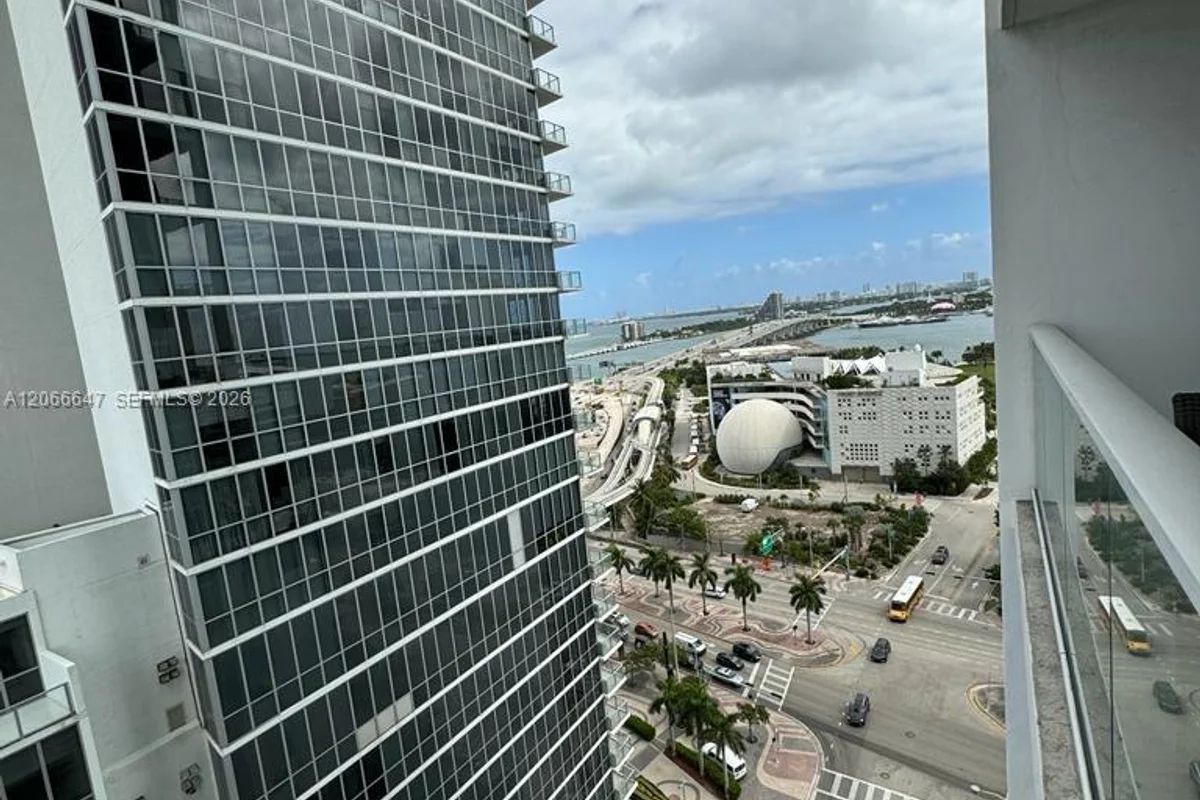 1040 Biscayne Blvd #1505, Miami: photo 1 of 16