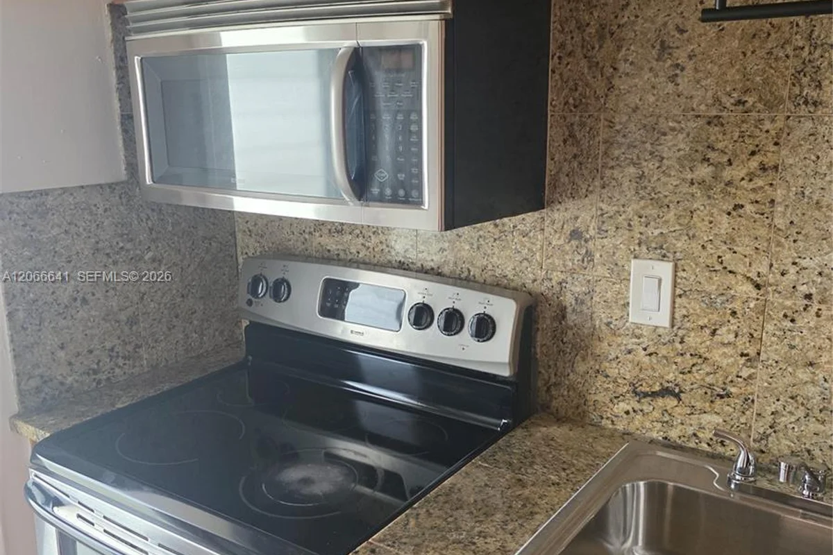 1500 SE 15th St #318, Fort Lauderdale: photo 1 of 22