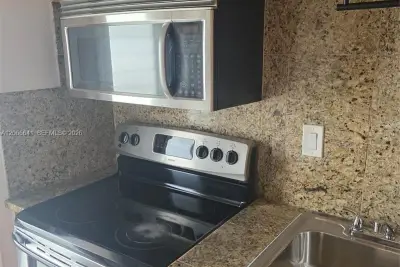 1500 SE 15th St #318, Fort Lauderdale: photo 1 of 22