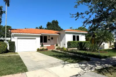 431 Candia Ave, Coral Gables: photo 1 of 47