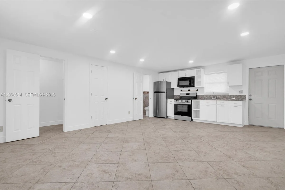 1041 NE 9th Ave #A1, Fort Lauderdale: photo 1 of 17