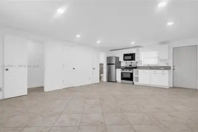 1041 NE 9th Ave #A1, Fort Lauderdale: photo 1 of 17