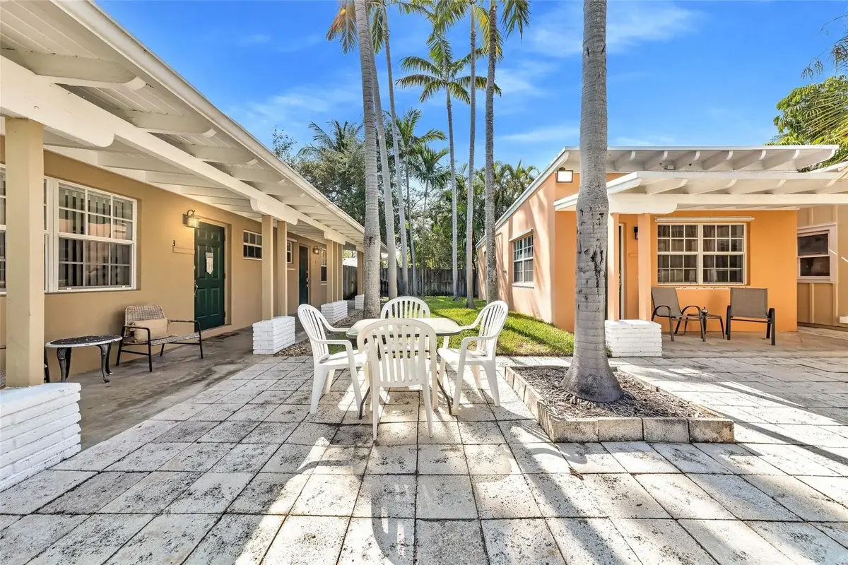 805 NE 17th Ave #4, Fort Lauderdale: photo 1 of 24
