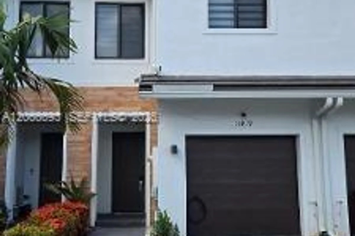 10819 SW 232nd Ter, Homestead: photo 1 of 13