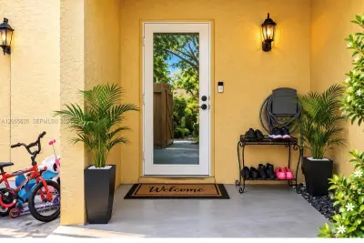 4332 NW 3rd Ter, Deerfield Beach: photo 1 of 10