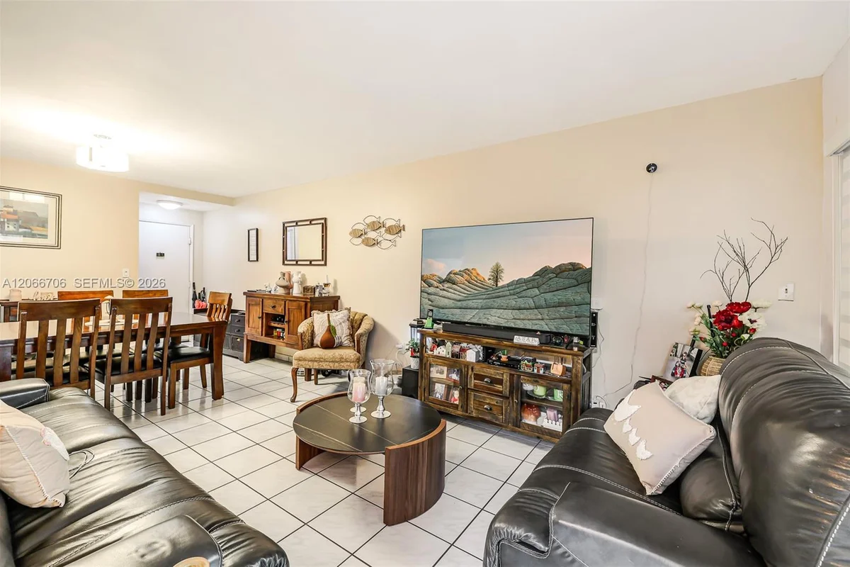 10245 NW 9th St Cir #102-9, Miami: photo 1 of 40