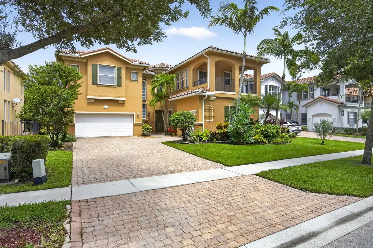 742 Cresta Cir, West Palm Beach: photo 1 of 75