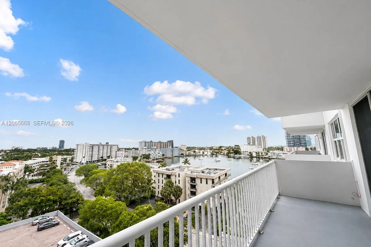 137 Golden Isles Dr #912, Hallandale Beach: photo 1 of 16