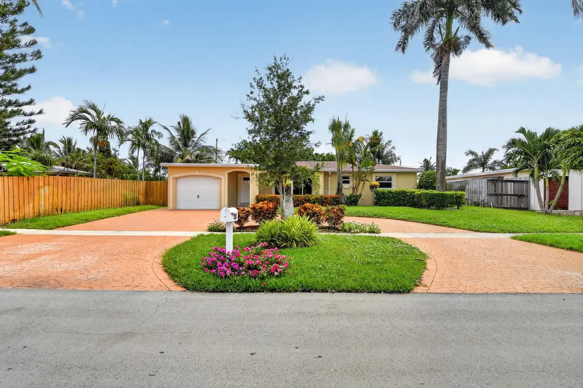 2250 NE 4th Ct, Boca Raton: photo 1 of 42