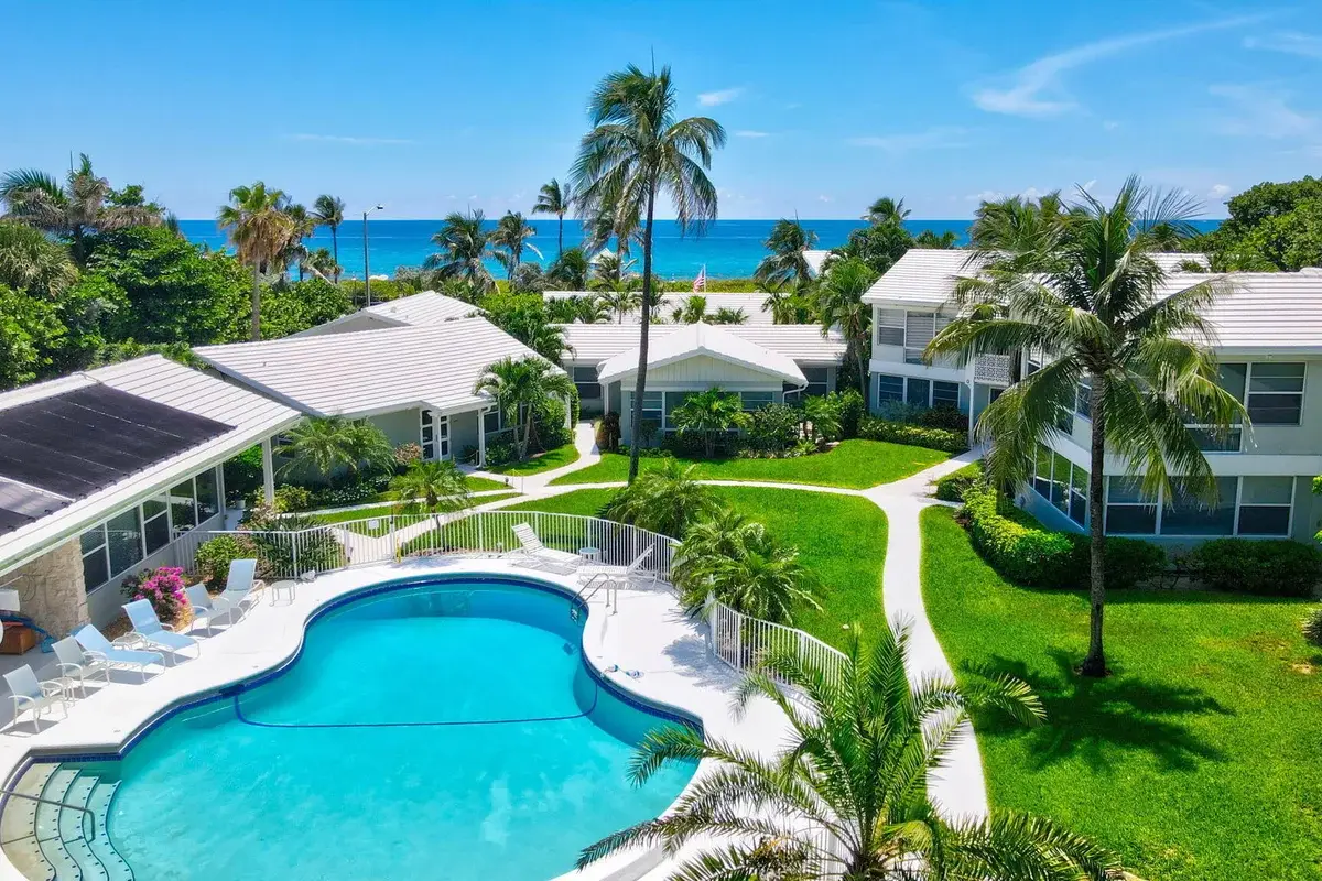 320 S Ocean Blvd #LP, Delray Beach: photo 1 of 34