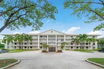 6169 Balboa Cir #202, Boca Raton: photo 1 of 33