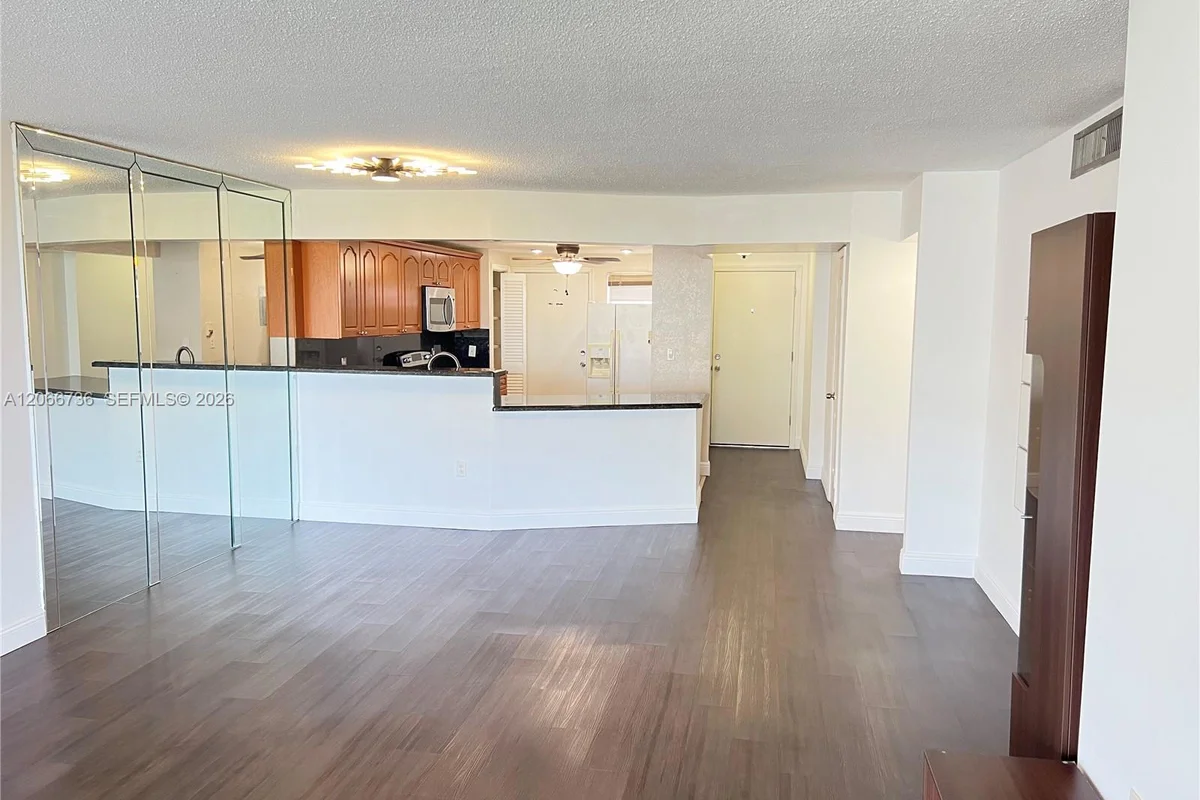 1770 NE 191st St #509-1, Miami: photo 1 of 27